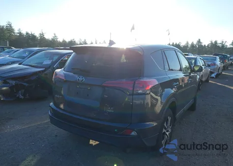 2018 Toyota Rav4 Le z USA, uszkodzony, nr VIN JTMBFREV1JJ746226